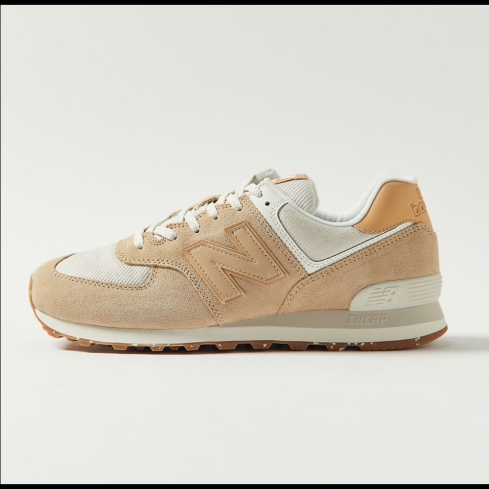 Brand new New balance tan and cream 574 sneakers. Size 9 Womens